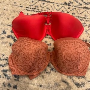 2 brand new Victoria Secret bras. Never worn.